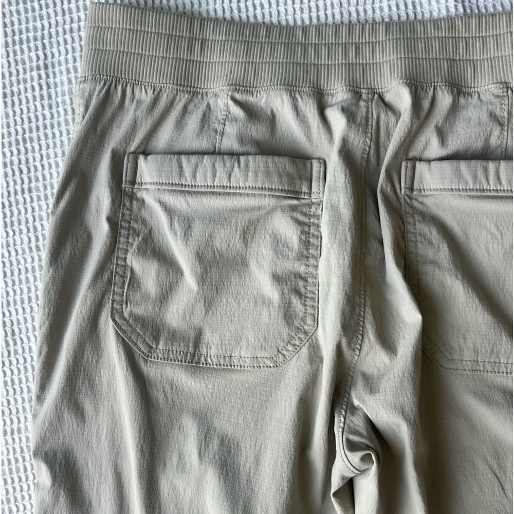 Athleta Women's Tan Jogger Lightweight Cinched Hem Pants sz 12 - Picture 13 of 13
